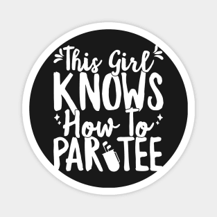 This Girl Knows How To Par Tee Funny Party Golf Golfer design Magnet